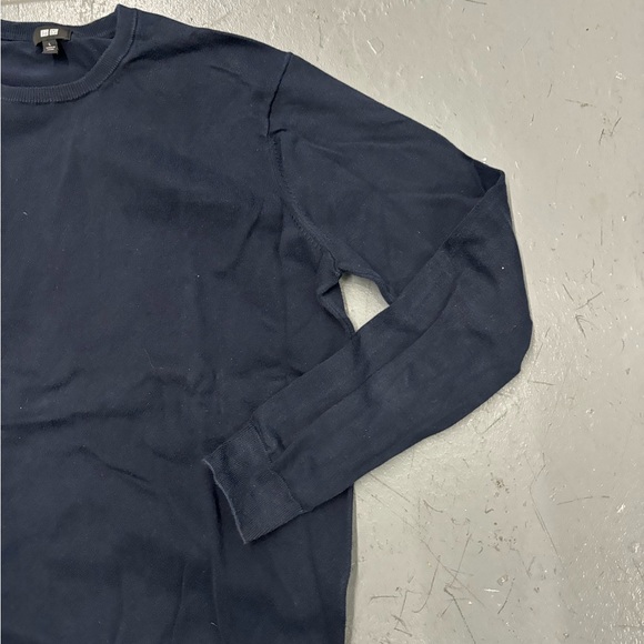 Uniqlo Light Men’s Sweaters (Pack of 2) - Picture 2 of 13